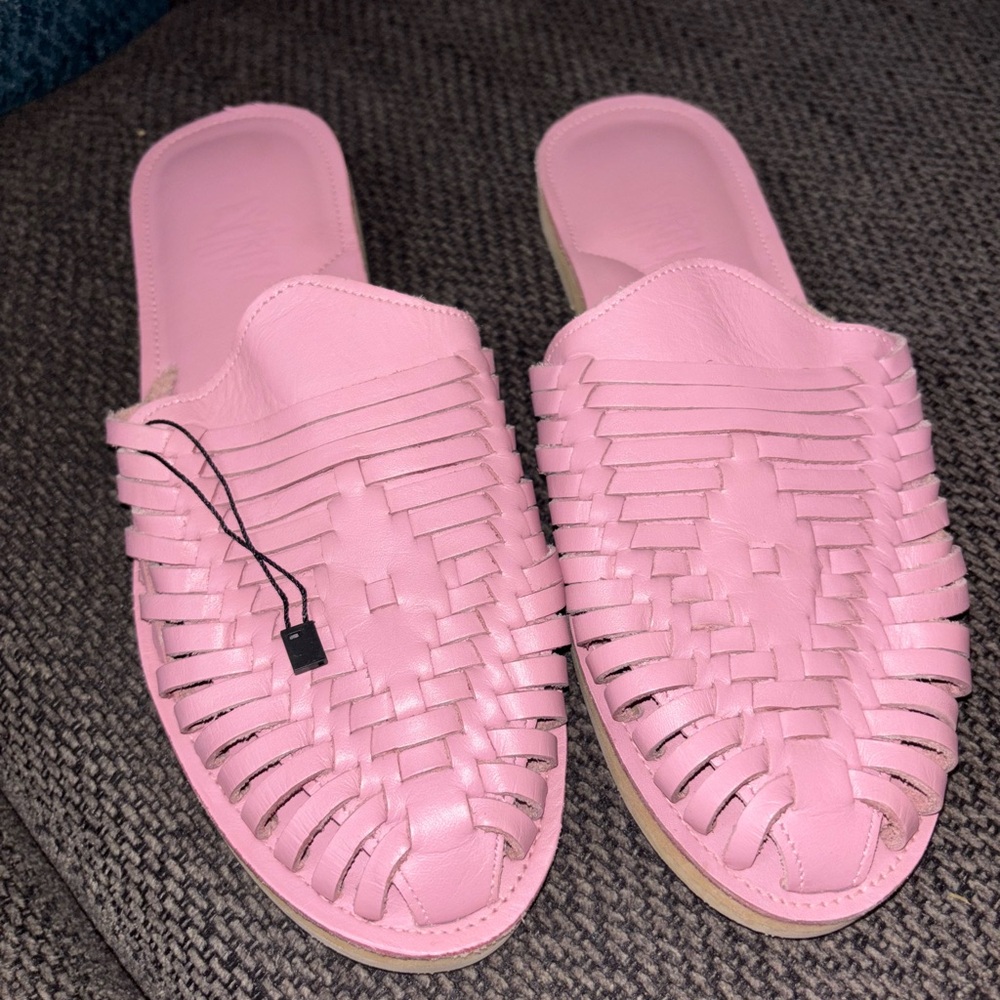 ESPIRITU SIZE 10 Leather Slip-On Sandals - Picture 2 of 4
